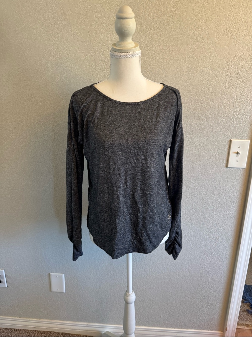 GAP fit Women's Long Sleeve Scoop Neck Top - Charcoal Gray